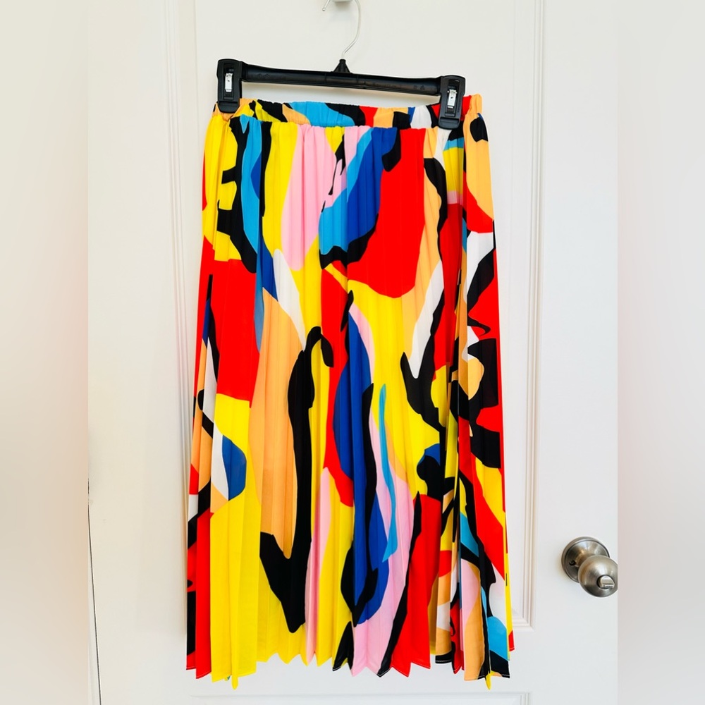 Beautiful multi color pleated skirt.